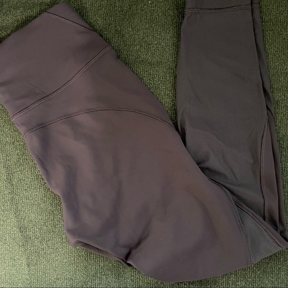 Lululemon grape thistle mesh leggings 23” inseam size 6 - Picture 2 of 5